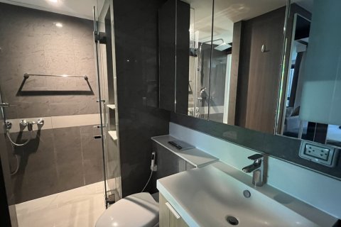 Condo à Khlong Toei, Bangkok, Thaïlande, 1 chambre № 200667 - photo 12