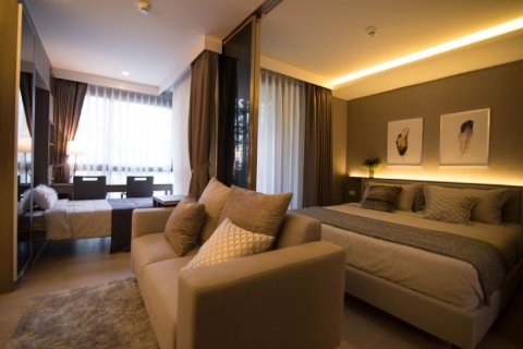 Condo à Khlong Toei, Bangkok, Thaïlande, 1 chambre № 200667 - photo 8