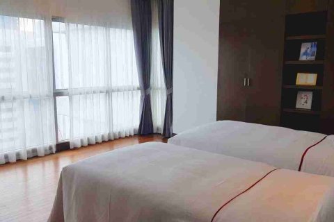 Condo in Bangkok, Thailand, 3 bedrooms № 184092 - photo 3