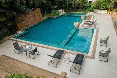 Condo in Bangkok, Thailand, 3 bedrooms № 184092 - photo 2