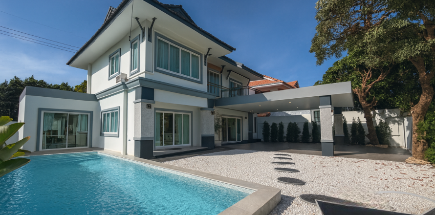 House in Pattaya, Thailand 5 bedrooms № 147048