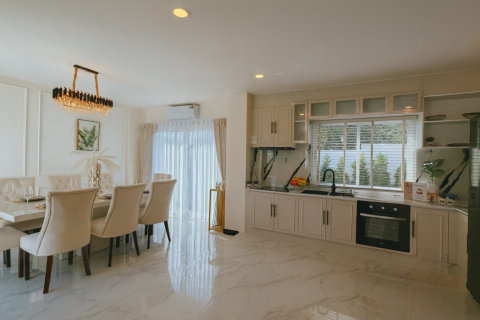 House in Pattaya, Thailand 5 bedrooms № 147048 - photo 4