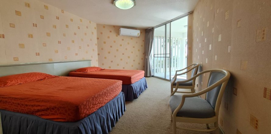 Condo in Pattaya, Thailand, 3 bedrooms  № 147046