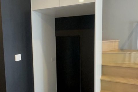 Condo à Huai Khwang, Bangkok, Thaïlande, 3 chambres № 164519 - photo 10