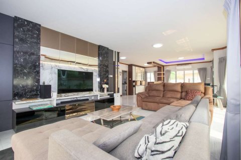 House in Chiang Mai, Thailand 3 bedrooms № 167144 - photo 24