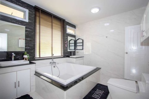 House in Chiang Mai, Thailand 3 bedrooms № 167144 - photo 4