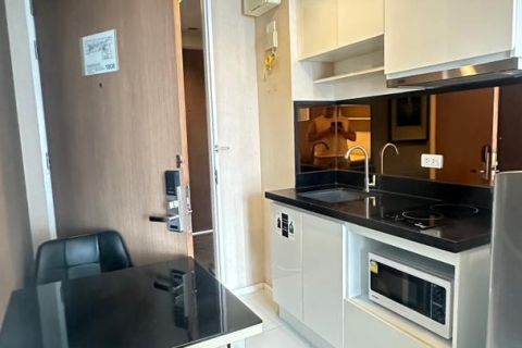 Studio in the Condo in Watthana, Bangkok, Thailand  № 173280 - photo 2