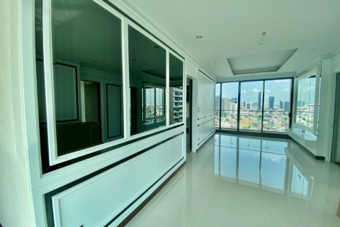 Condo in Watthana, Bangkok, Thailand, 3 bedrooms  № 133761 - photo 4