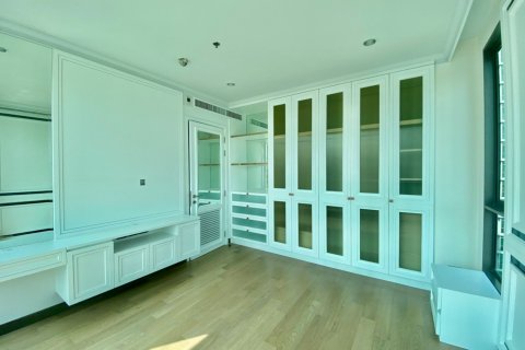 Condo in Watthana, Bangkok, Thailand, 3 bedrooms  № 133761 - photo 18