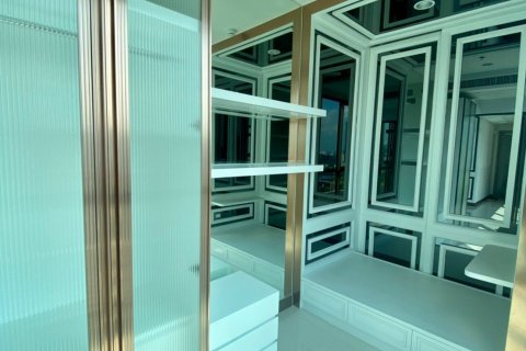 Condo in Watthana, Bangkok, Thailand, 3 bedrooms  № 133761 - photo 10