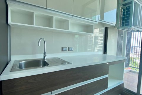 Condo in Watthana, Bangkok, Thailand, 3 bedrooms  № 133761 - photo 7