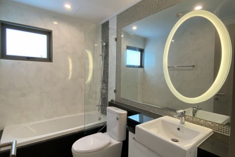 Condo in Watthana, Bangkok, Thailand, 3 bedrooms  № 133761 - photo 14