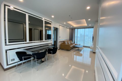 Condo in Watthana, Bangkok, Thailand, 3 bedrooms  № 133761 - photo 1