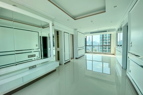 Condo in Watthana, Bangkok, Thailand, 3 bedrooms  № 133761 - photo 21