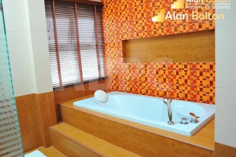 Casa de 4 dormitorios en Pattaya, Tailandia № 211167 - foto 3