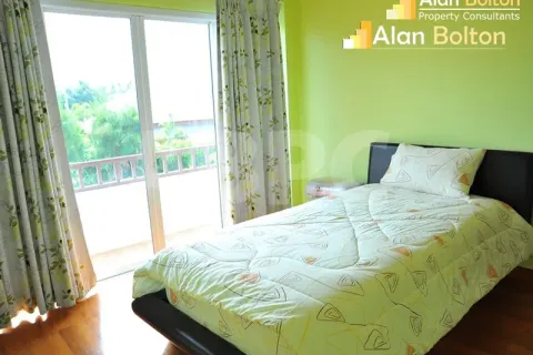Casa de 4 dormitorios en Pattaya, Tailandia № 211167 - foto 4