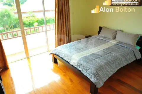 Casa de 4 dormitorios en Pattaya, Tailandia № 211167 - foto 9