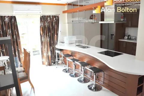 Casa de 4 dormitorios en Pattaya, Tailandia № 211167 - foto 11