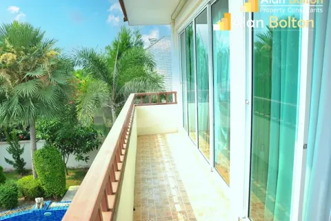 Casa de 4 dormitorios en Pattaya, Tailandia № 211167 - foto 6