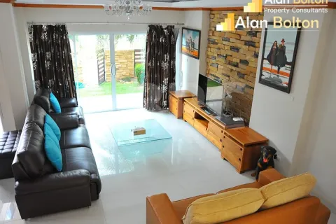 Casa de 4 dormitorios en Pattaya, Tailandia № 211167 - foto 12