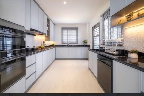 Villa à Pattaya, Thaïlande 4 chambres № 172582 - photo 11