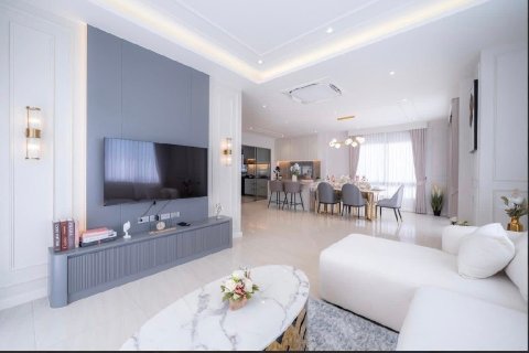 Villa à Pattaya, Thaïlande 4 chambres № 172582 - photo 10