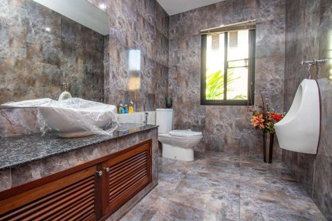 House in Chiang Mai, Thailand 5 bedrooms № 162465 - photo 30