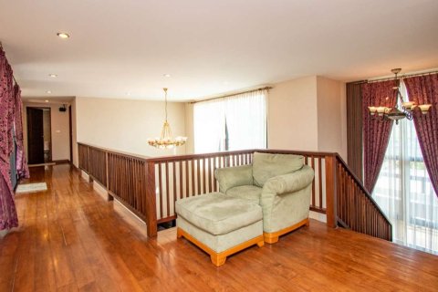 House in Chiang Mai, Thailand 5 bedrooms № 162465 - photo 17