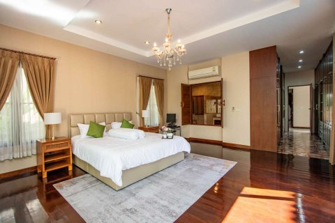 House in Chiang Mai, Thailand 5 bedrooms № 162465 - photo 7
