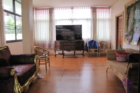 House in Chiang Mai, Thailand 7 bedrooms № 162467 - photo 5