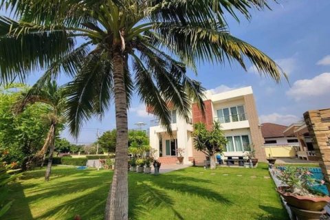 Villa in Hua Hin, Thailand 4 bedrooms № 172657 - photo 2