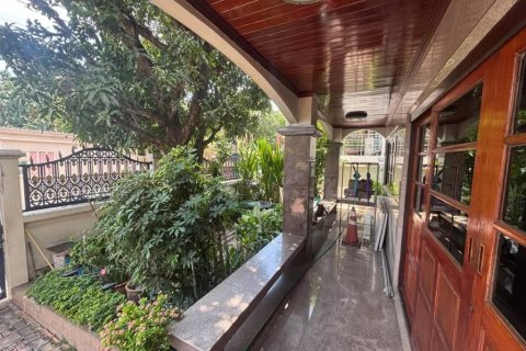 Дом в Суан Луанге, Бангкок, Таиланд с 5 спальнями  № 172659 - фото 3