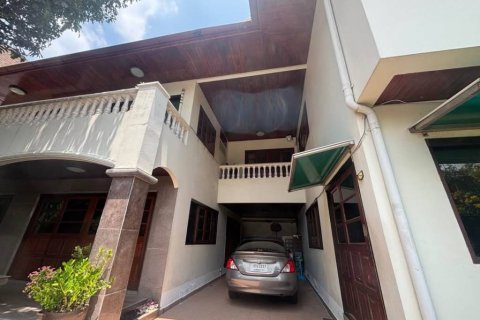 Дом в Суан Луанге, Бангкок, Таиланд с 5 спальнями  № 172659 - фото 2