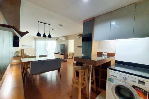 Condo à Huai Khwang, Bangkok, Thaïlande, 2 chambres  № 171883