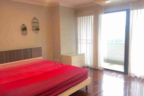 Condo in Bangkok, Thailand, 3 bedrooms  № 183345 - photo 9