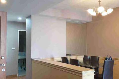 Condo in Thonburi, Bangkok, Thailand, 2 bedrooms  № 183344 - photo 11