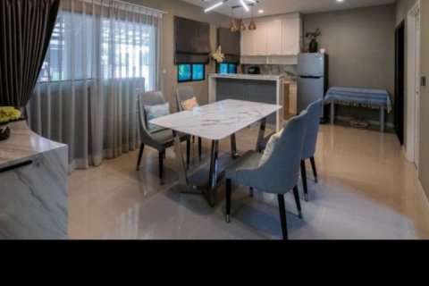House in Samut Prakan, Thailand 3 bedrooms № 156924 - photo 3
