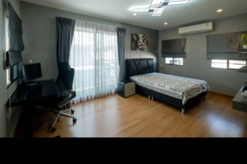 House in Samut Prakan, Thailand 3 bedrooms № 156924 - photo 5