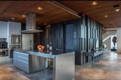 Condo in Bangkok, Thailand, 4 bedrooms  № 181035 - photo 13