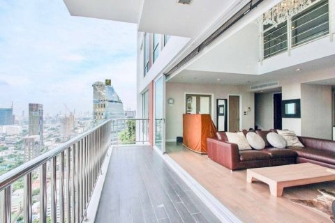Condo in Bangkok, Thailand, 4 bedrooms  № 181035 - photo 23