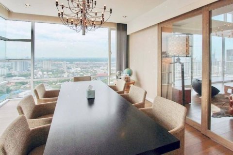 Condo in Bangkok, Thailand, 4 bedrooms  № 181035 - photo 24