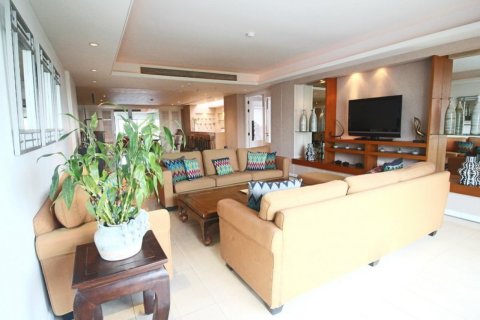 Penthouse in Bangkok, Thailand 4 bedrooms № 181037 - photo 25