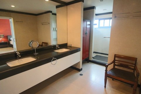 Penthouse in Bangkok, Thailand 4 bedrooms № 181037 - photo 21