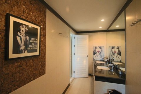 Penthouse in Bangkok, Thailand 4 bedrooms № 181037 - photo 16