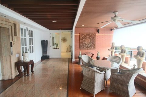 Penthouse in Bangkok, Thailand 4 bedrooms № 181037 - photo 23