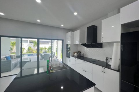 Вилла в Хуа Хине, Таиланд с 3 спальнями  № 151075 - фото 10