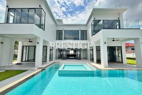 House in Pattaya, Thailand 6 bedrooms № 198324