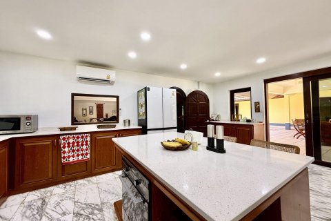 House in Bang Sare, Thailand 4 bedrooms № 156778 - photo 12