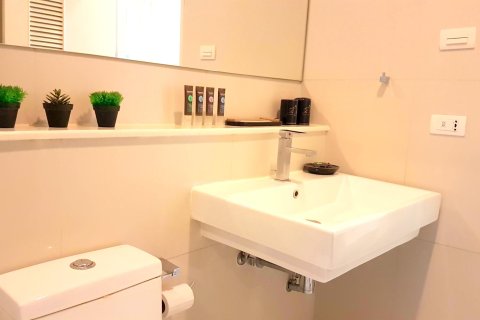 Studio dans le Condo à Watthana, Bangkok, Thaïlande  № 164312 - photo 9