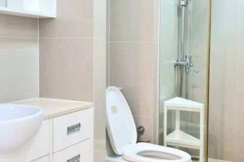 Studio dans le Condo à Huai Khwang, Bangkok, Thaïlande  № 145770 - photo 4